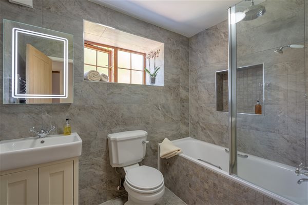 The modern bathroom in The Cartwheel